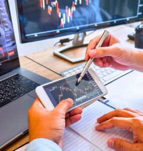 Review of the best trading and investment platforms in Egypt in Egyptian pounds and dollars تكفليكس أهم منصات التداول والاستثمار في مصر لتداول الأسهم والذهب والعقارات وأذون الخزانة والسندات مرخصة وتتيح الاستثمار في البورصات المصرية والعالمية بالجنيه والدولار