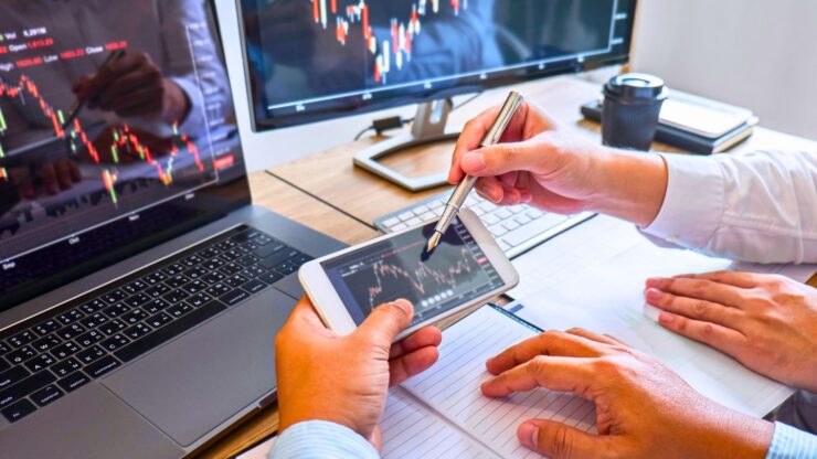 أهم منصات التداول والاستثمار في مصر لتداول الأسهم والذهب والعقارات وأذون الخزانة والسندات مرخصة وتتيح الاستثمار في البورصات المصرية والعالمية بالجنيه والدولار