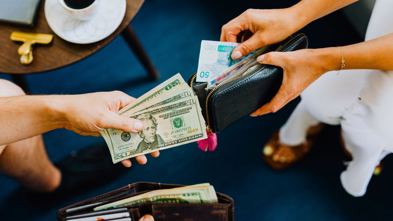 card-y منصه جديدة لحل مشكلة الدفع بالدولار خارج مصر توفر لك الحصول على بطاقات دفع فيزا وماستر كارد إفتراضية وبلاستيكية للدفع للمنصات الإعلانية مثل فيسبوك وجوجل وتويتر وتيك توك أو الدفع عند التسوق من المتاجر الإلكترونيه حول العالم أو بغرض إستخدامها للسحب من ماكينات الصراف الآلي أثناء السفر خارج مصر