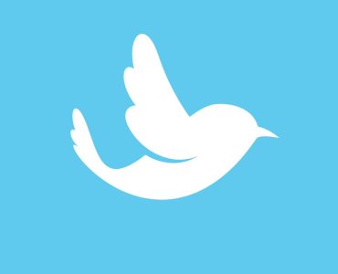 في خطوة مفاجئة أعلنت شركة ميتا المالكة لفيسبوك وانستغرام عن إطلاق تطبيق جديد للتواصل الاجتماعي يسمى ثريد Thread والذي يشبه إلى حد كبير منصة تويتر في تقديم خدمة النشرات الإخبارية والبودكاستات التطبيق الجديد حقق نجاحاً باهراً في الساعات الأولى من إطلاقه حيث انضم إليه عشرة ملايين مستخدم خلال سبع ساعات فقط هذا يثير التساؤل عن قدرة تويتر على المنافسة مع هذا التطبيق الواعد وما هي التحديثات التي ستطرأ على منصة الطائر الأزرق في المستقبل القريب